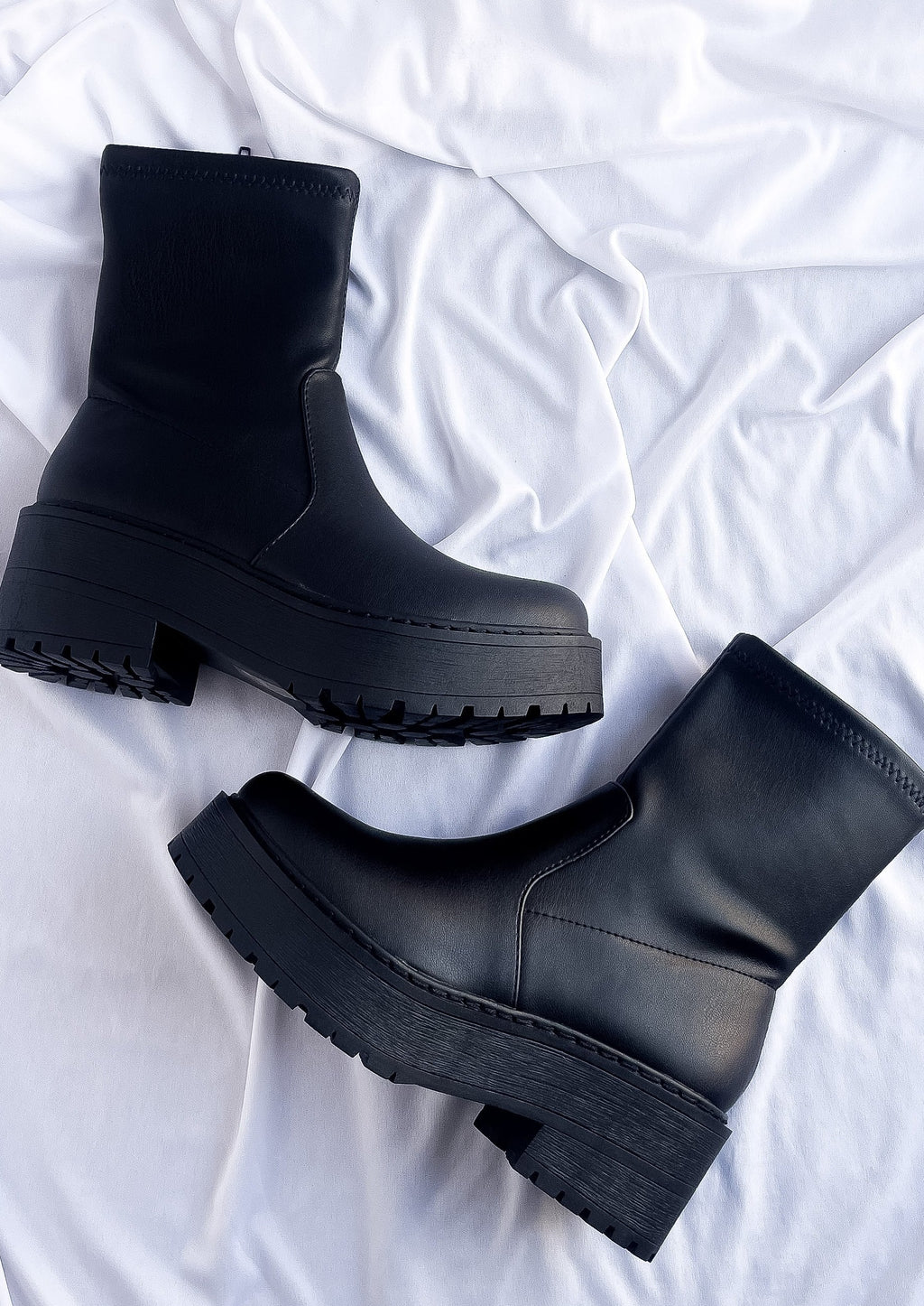 "On The Ground" Leather Platform Boot - Black